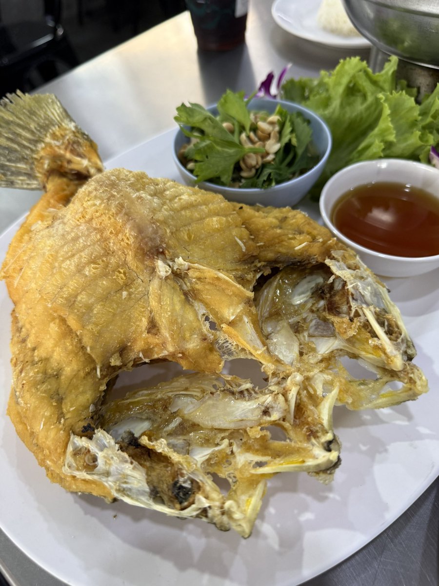 domiezret's tweet image. อยากทานกับข้าวพนักงานเจ๊เหมยด้วย