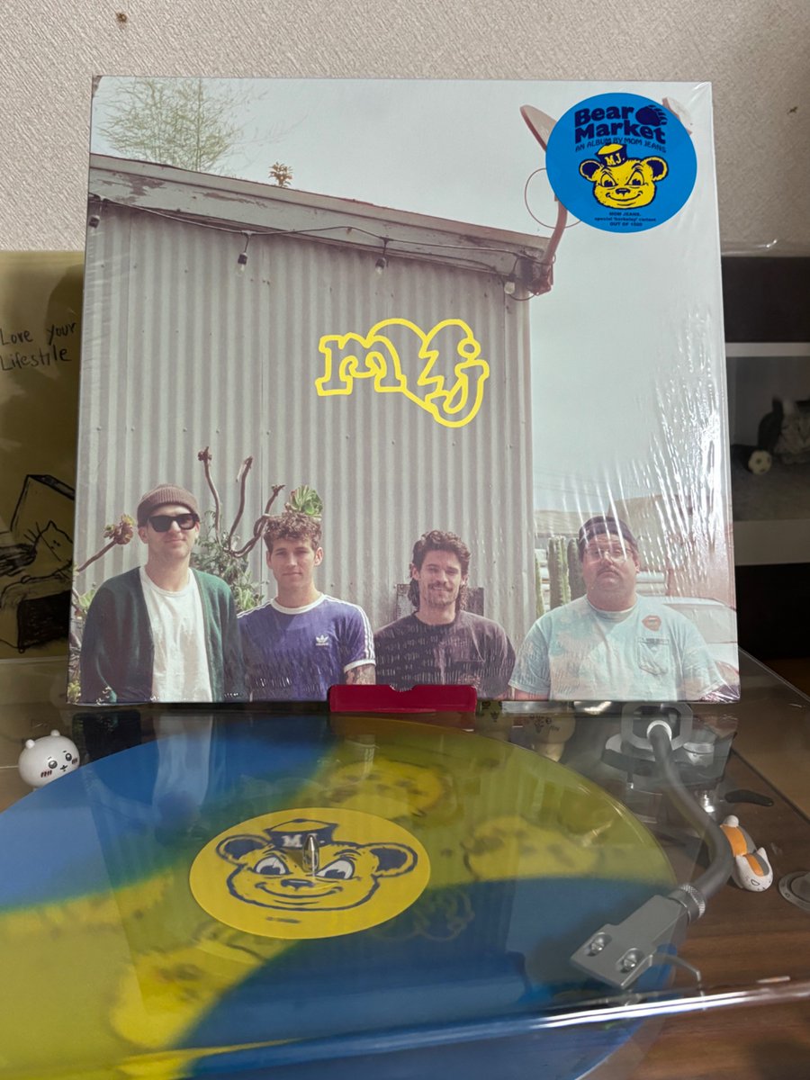 EmoAftermath's tweet image. 2025年の漢字は「熊」とのことで入手しました？Mom JeansのアルバムBear Marketです
存在は知っていましたが初聴きになります　どうやらこの作品はリアレンジ編集盤のようですがこのバンドの魅力が詰め込まれていると感じますエモエモ
momjeansca.bandcamp.com/album/bear-mar…