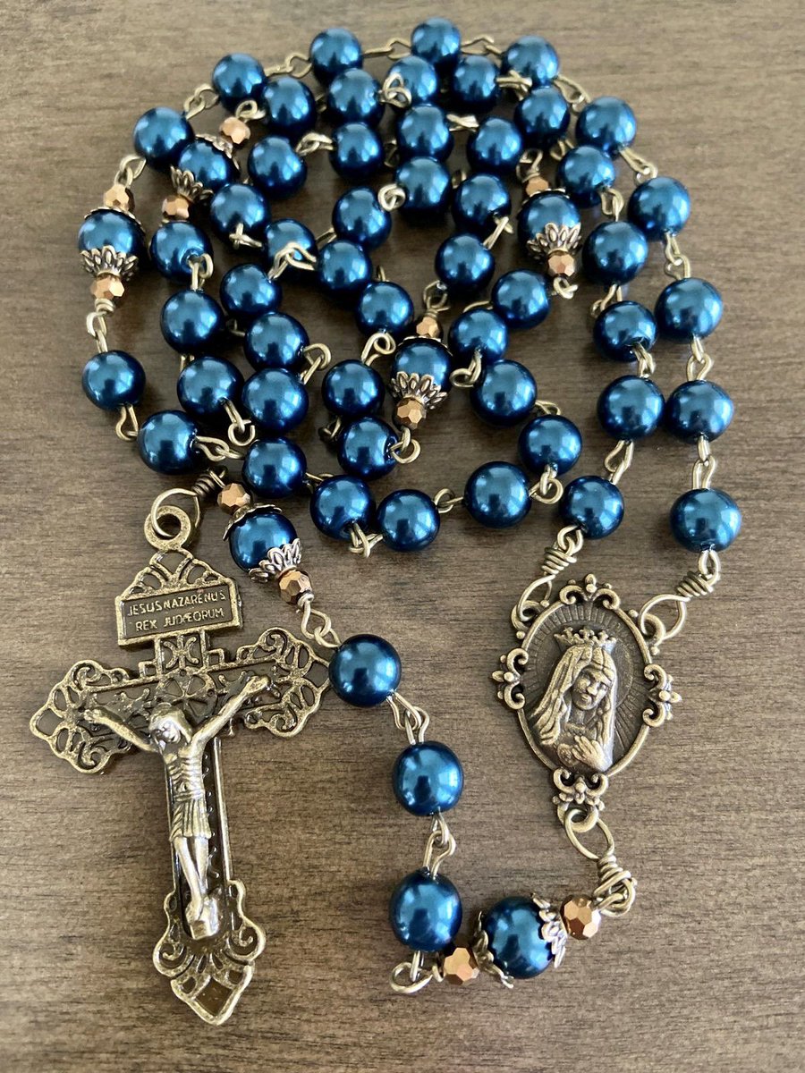 PrayTheRosary's tweet image. Pray the Rosary