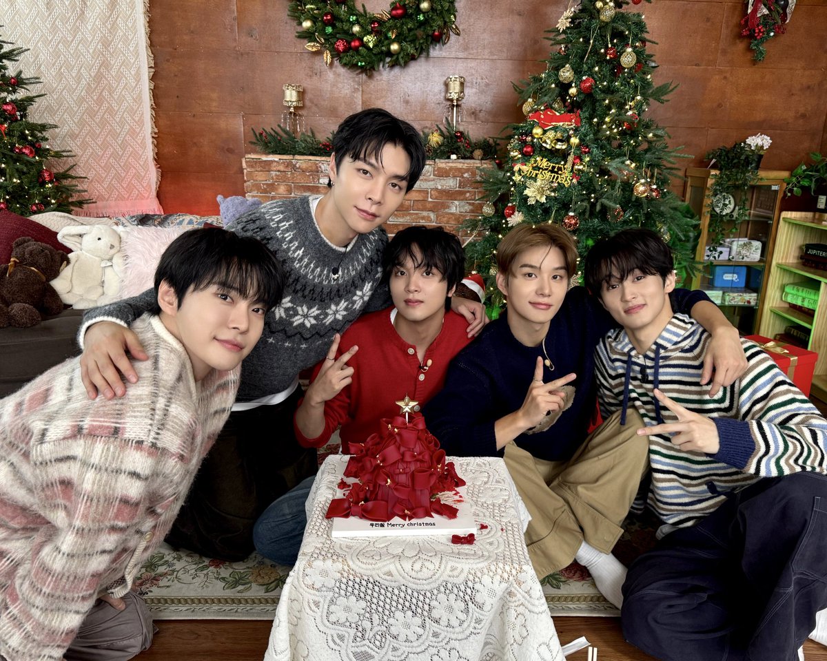 johndokarma's tweet image. the traditional family ❤️