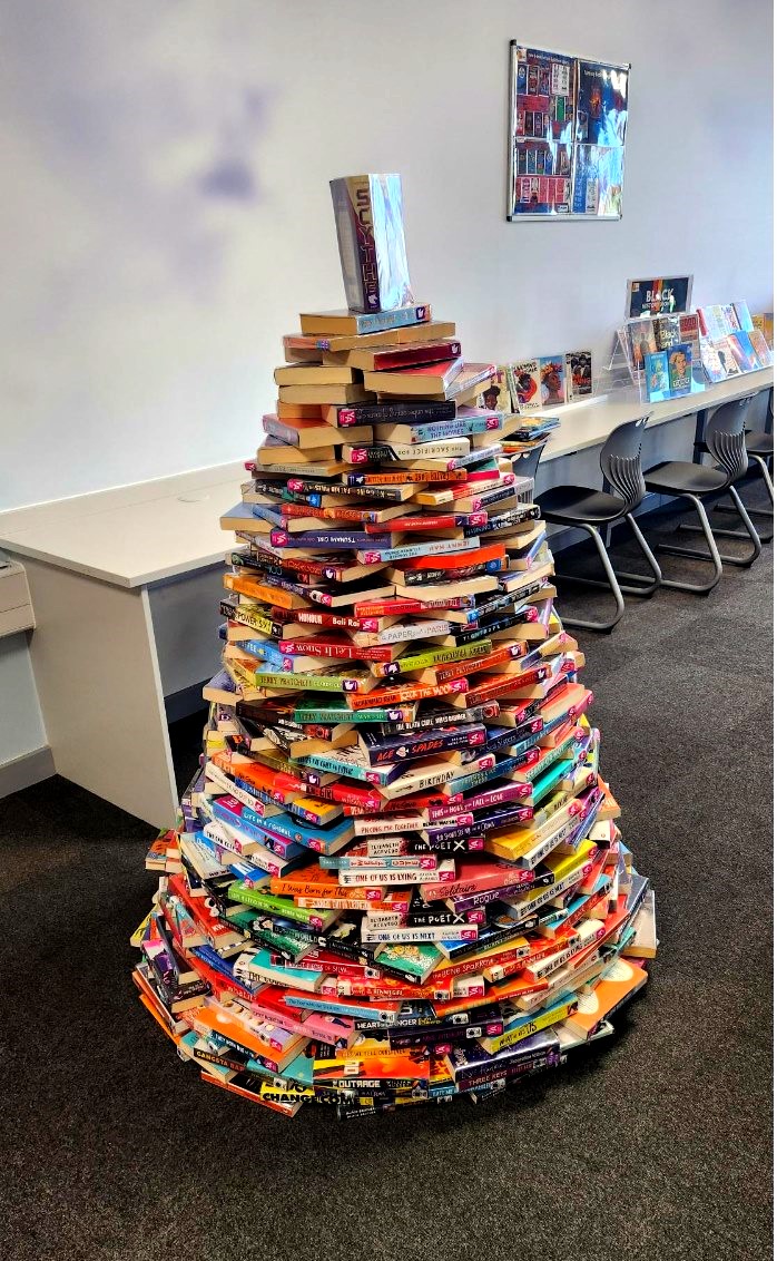 Our sixth form librarians created a festive book Christmas tree, sparking curiosity and bringing even new visitors into the library. A creative way to celebrate the season!  Image