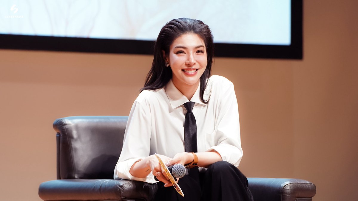 sanyansiyu29's tweet photo. Precious Moment 3 💛🌻❄️
特別な瞬間3 💛🌻❄️
#faye
#fayeperaya
#Faye1stFMinJapan
#ฝ้ายพีรญา
#Japanevent https://t.co/eTHB40S5qH