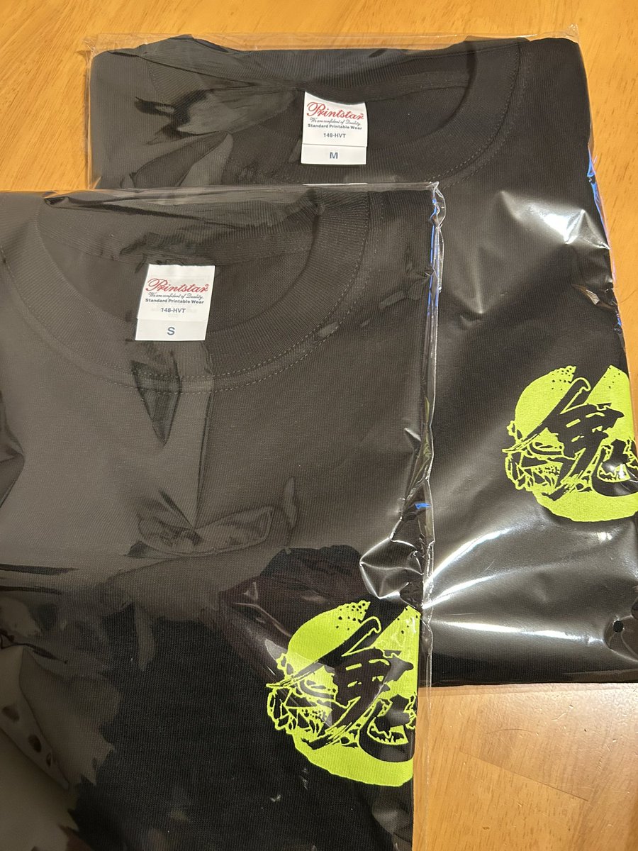 s98536924's tweet photo. RACCOS BURGER🍔さん
ありがとうございます✨
届きました!Tシャツ
Xmasイブに‥
プレゼントのようにw
沢山の注文があったことでしょう‥
手書きで送り状書くの大変だっただろうな💦
年内に届けてくれて ありがとう(*˘︶˘人)
#RACCOS BURGER https://t.co/zZ0ARqP9Tf