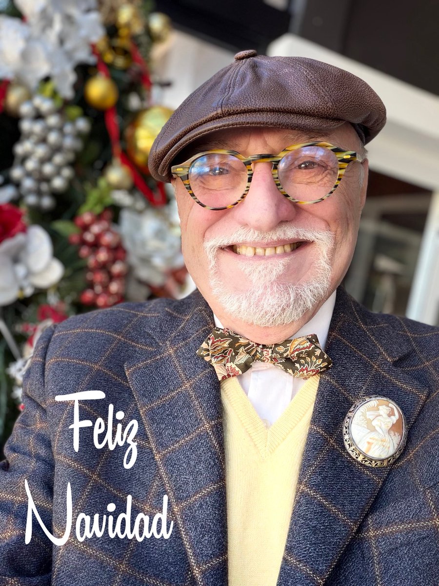 BorrajoMoncho's tweet photo. Feliz Navidad, felices fiestas, felices vacaciones, pronta recuperación, buena noche a los que hoy trabajan, intenta no discutir, y al salir de las cenas cuidado con el coche. Todo eso y paciencia. https://t.co/3HLfIHvBPC