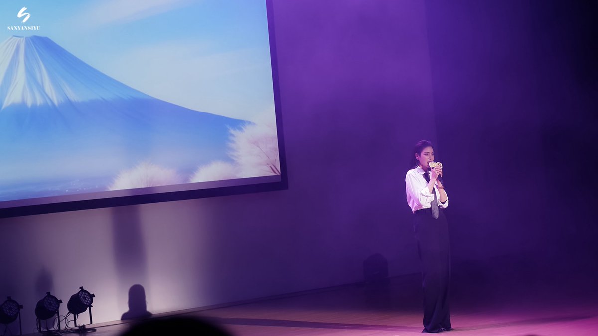 sanyansiyu29's tweet photo. Precious Moment 4 💛🌻❄️
特別な瞬間4 💛🌻❄️
#faye
#fayeperaya
#Faye1stFMinJapan
#ฝ้ายพีรญา
#Japanevent https://t.co/5Dl2Vb4NPa