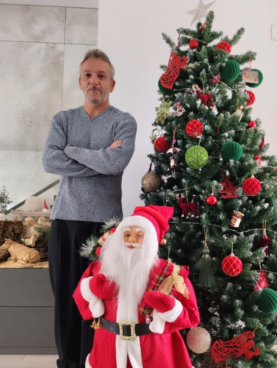 Un año más, quisiera desearos una Feliz Navidad.

Qué para fiestas ya se las pegan, y a nuestra costa, quienes nos mal gobiernan...

Os deseo todo lo mejor!