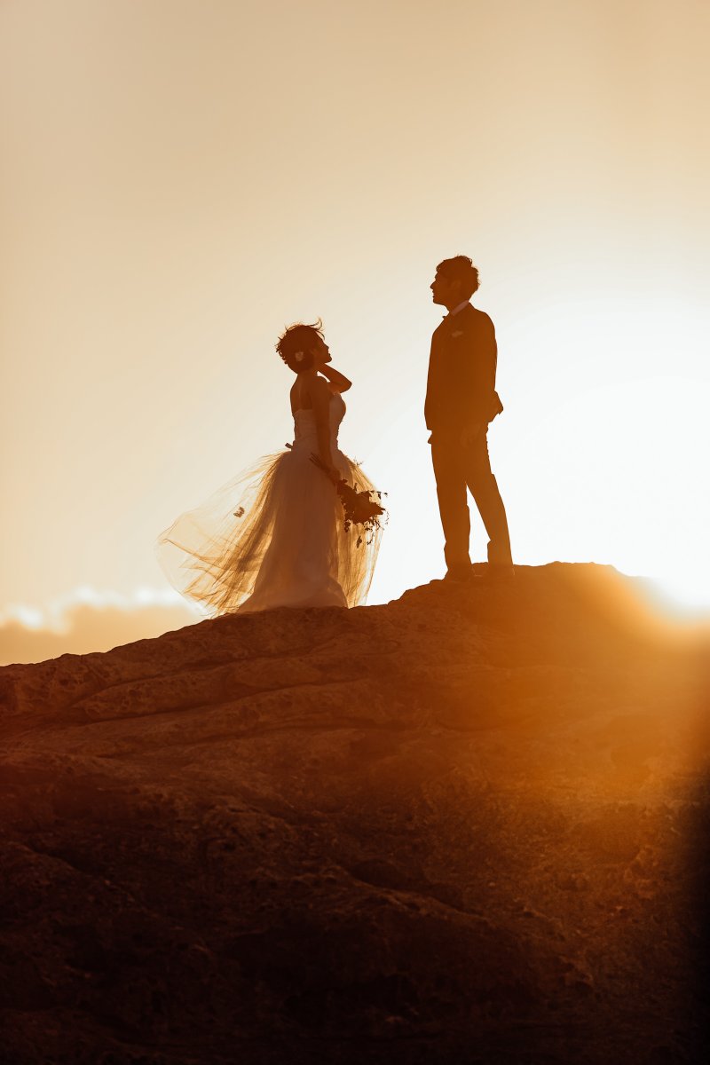 望遠レンズの本当の強さ、知っていますか。

望遠レンズ
ここでは85ミリから200ミリ。

特性はこの4つ。
画角が狭い
背景がボケやすい
圧縮効果
ポジションやアングルの影響を受けにくい

特に最後。
意外と知られていません。

望遠レンズは
多少立ち位置や角度が変わっても