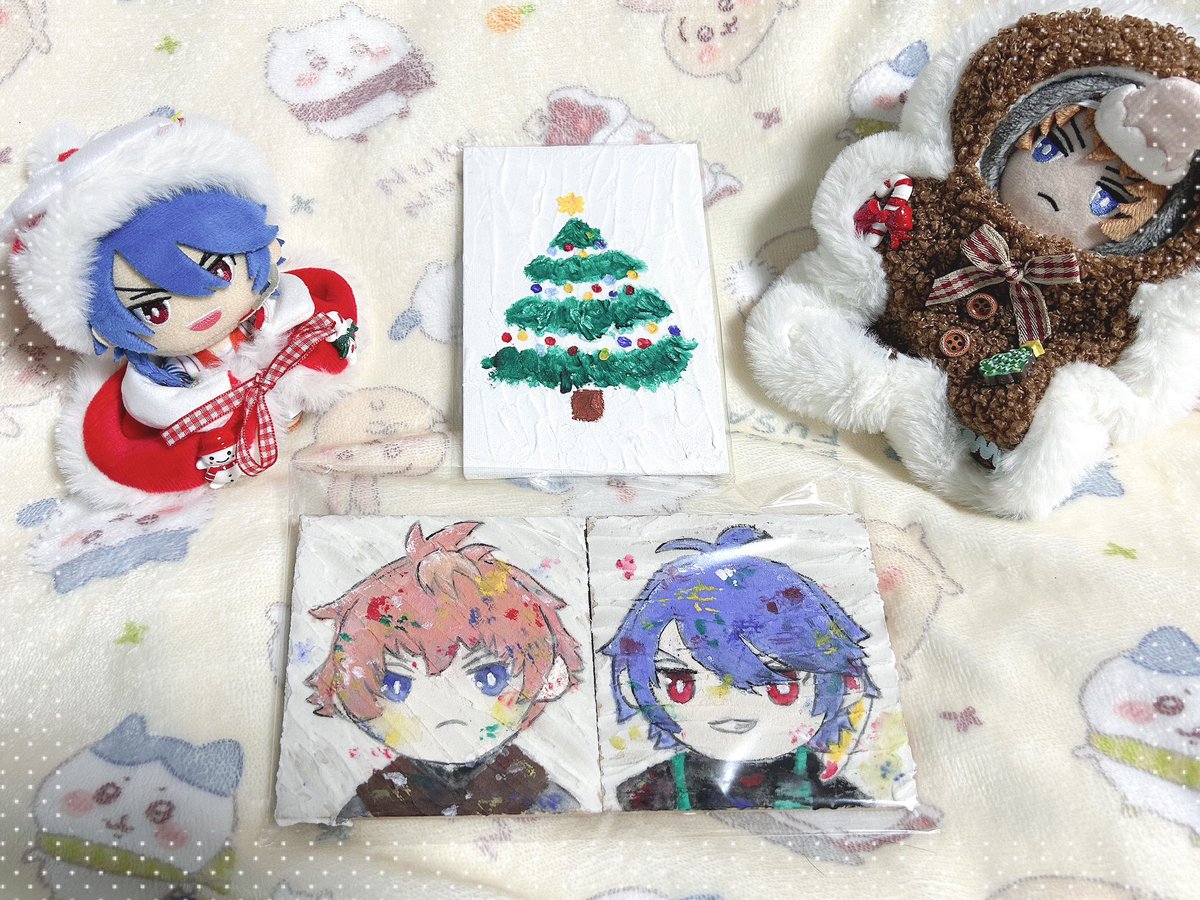 rafusan77's tweet photo. すばらしすぎるクリスマスプレゼントをぬりえさんから（@nurie_rd ）いただきました❣️✨✨うちの豆たちのイメージで描いていただきました😭✨
本当にありがとうございます🙏✨✨豆たちと一緒にはしゃいでおります🍰✨

？「フォッフォッ」
🐦「！だれだ！」
🎲「じゃーん！オレでしたぁ！」
🐦「！！」 https://t.co/LDLbL3MNI9