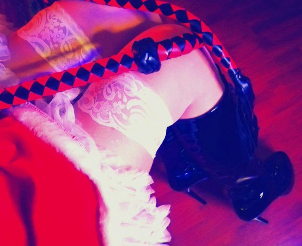 🎄Fröhliche Weihnachten🎄
Es ist der Tag der Nächstenliebe, sprich es ist besonders wichtig eure Herrin glücklich zu machen und ihr zu zeigen was ich euch bedeute! 🧎

Mein PayPal, Amazonwishlist, Paysafecard und mein Link in der Bio sind eure Möglichkeiten euch meine Güte auch