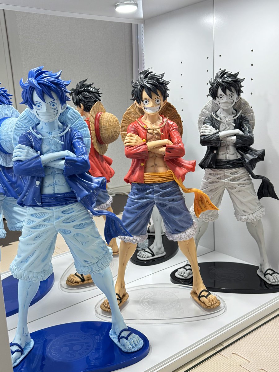 すげ〜あのフィギュア全部揃えてる👤初めて見た👀