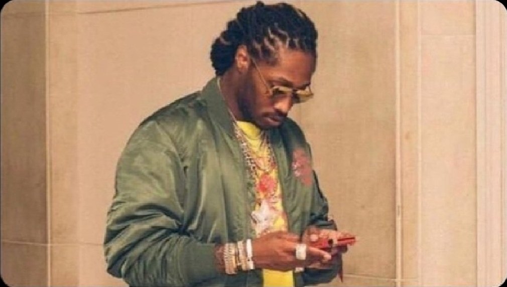 I should be unwrapping you on the 26th. Crazy I didn't know the gift I had when I had it. I don’t want anything, though. I just want to wish you a merry Christmas.  You don’t have to reply.  Tell your mum I  said hi😂😂