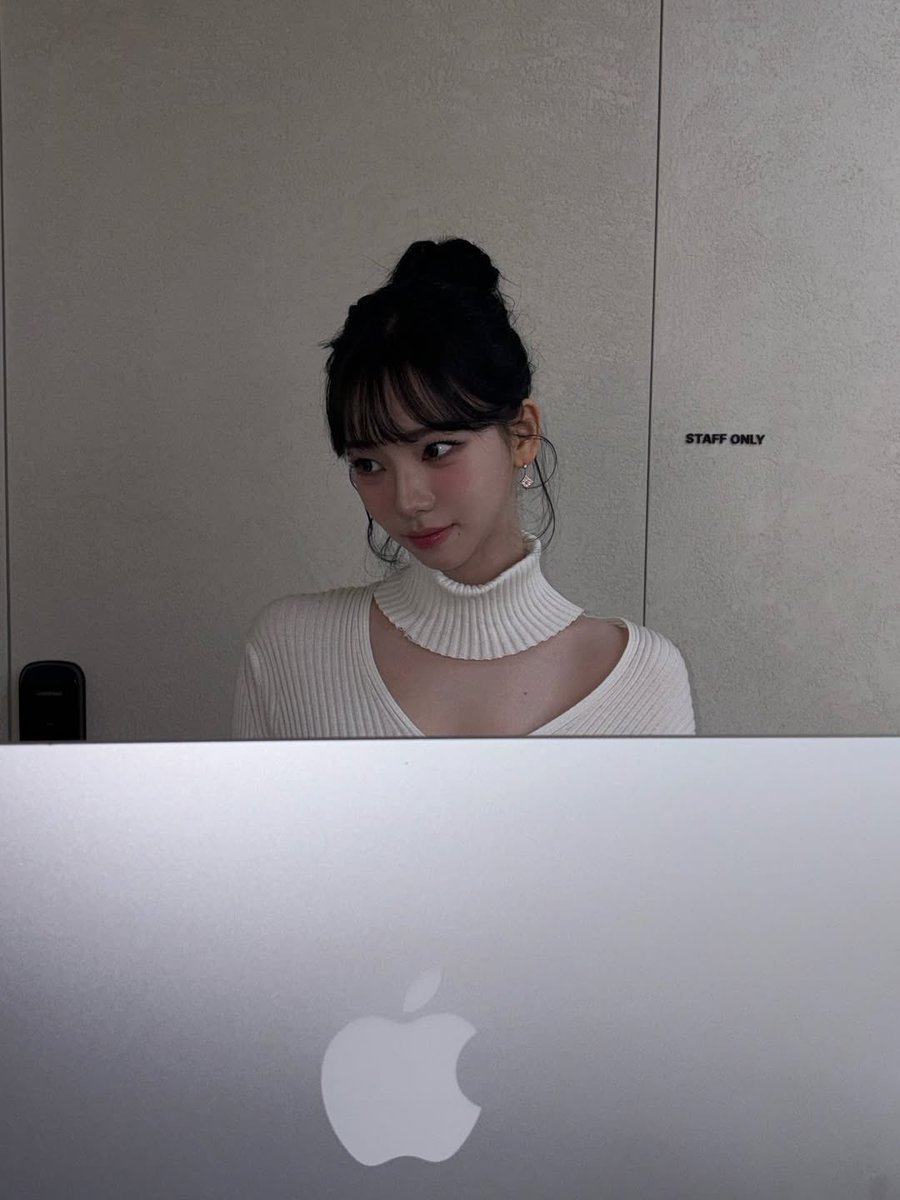 thxminuu's tweet photo. staff only https://t.co/TRevIqxaPt