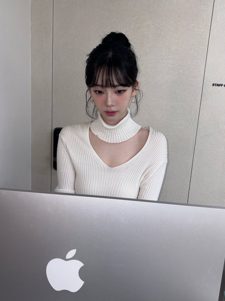 thxminuu's tweet photo. staff only https://t.co/TRevIqxaPt