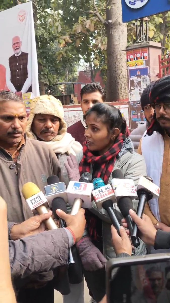 simaalert011's tweet photo. #varanasi जीरो FIR नियम की धज्जियां उड़ाई, पीड़ित की सुनवाई करने से किए साफ़ इंकार।
शिवपुर थाना अध्यक्ष महोदय।

@narendramodi @CMOfficeUP @dgpup @myogiadityanath @varanasipolice https://t.co/i0kCeVSQVV