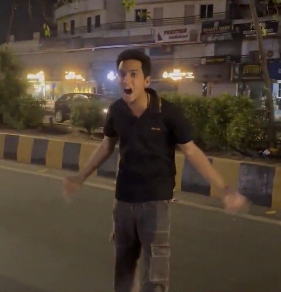 FrontalForce's tweet photo. Remember Vadodara Hit-and-Run Case ?

>Rakshit Chaurasia
>High on drugs
>Rammed into multiple vehicles
>Hit 8 people in Vadodara
>One woman died on the spot
>7 people were critically injured
>Started shouting religions slogans
>Accused was arrested
>Held in judicial custody
>Gujarat High Court granted him bail
>Because he is a student and it was his first offence.

Judicial system of New India 🤡