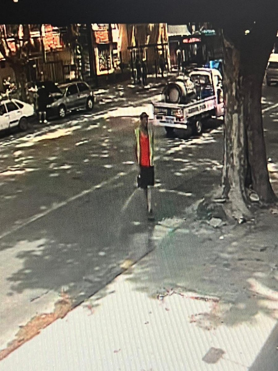 DaniMoraguesuy's tweet photo. Compartimos textual 🍊
Ayer me robaron bicicleta Marca Trek en la puerta de Centro repuesto echa la denuncia la bici tiene marca personal fue el cuida coches es de un niño y tiene mucho sentimiento por esa bicicleta. difundir este loco anda por la zona de 8 de octubre y smidel https://t.co/inVL9kpCZc