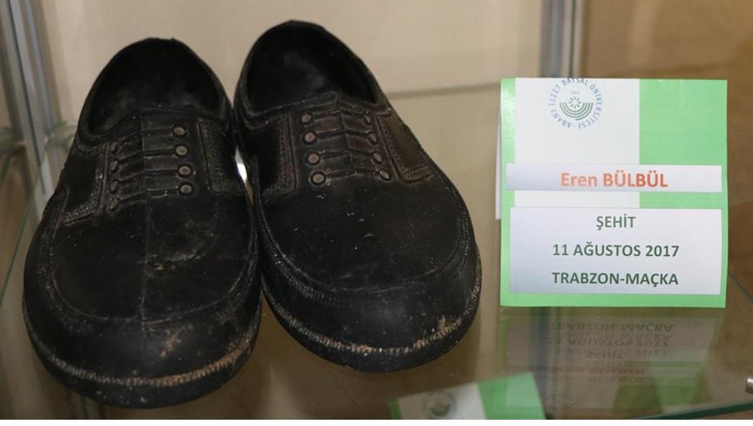 Şehit Eren Bülbül’ün  şehit edilirken yokluk içinde  giydiği kara lastikleri.