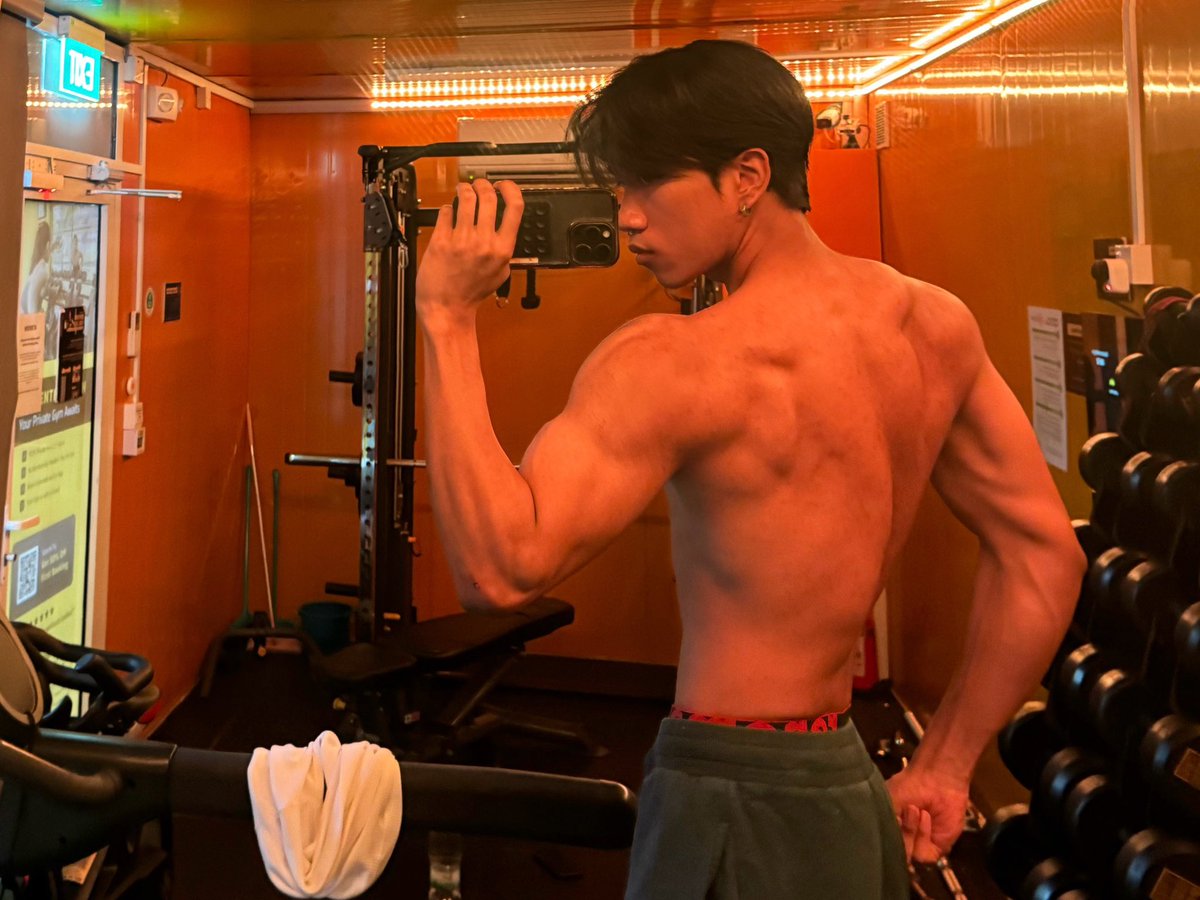 fucked up looking boy tweet media