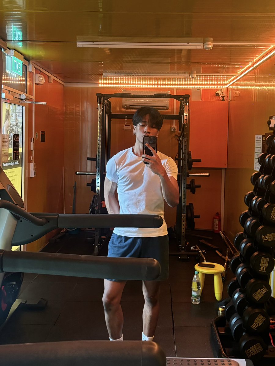 fucked up looking boy tweet media