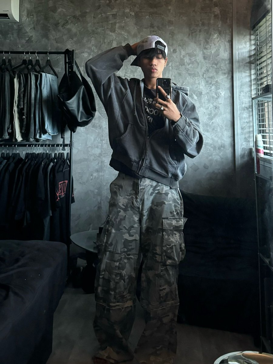 fucked up looking boy tweet media