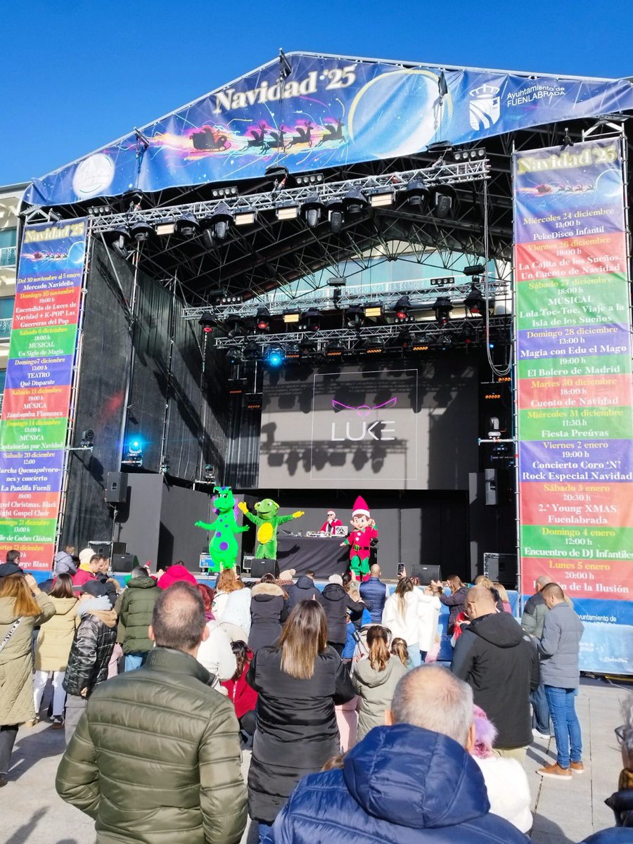 Qué gusto celebrar esta mañana de Nochebuena con las familias fuenlabreñas que han acudido a disfrutar de la PEKEDISCO a la plaza de la Constitución. #FelizNavidad #FuenlabradaBrilla