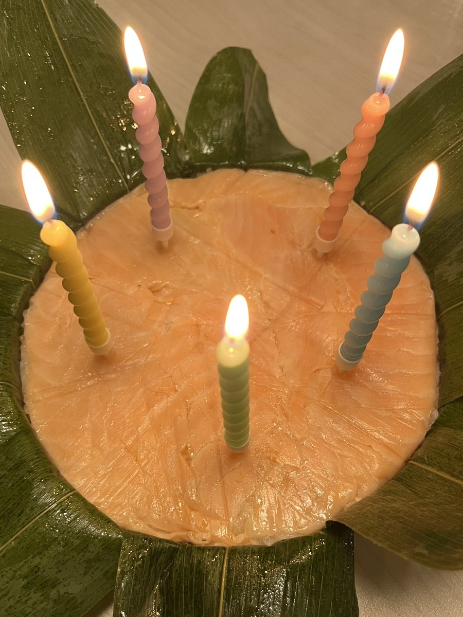 sushinomachitym's tweet image. 「蝋燭も立てられるよ」
というコメントをいただいたので…
＼メリークリスマス鱒。／
#クリスマスにはシャケを食え
#クリスマスにはサーモンを食え