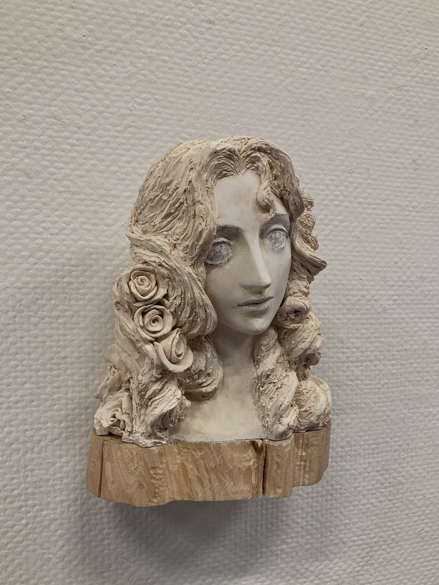 樋口明宏さんの少女マンガ彫刻