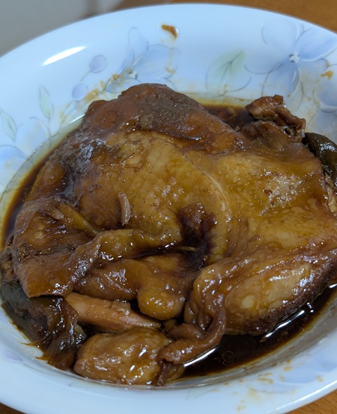 witchhatter's tweet photo. 今年のチキン（煮）
相変わらずレッグではなくただのモモ肉
レッグは高いんだよね…
圧力掛けてるから短時間で味染みて柔らかくなってお手軽

#ぴゅ国王への愛言葉 https://t.co/zM2zK7UauT