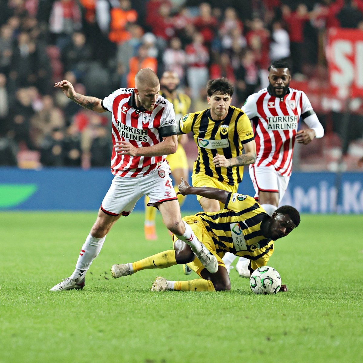 Beşiktaş, Samsunspor'un Hollandalı stoperi Rick van Drongelen'i kadrosuna  katmak istiyor. 📰 Fanatik