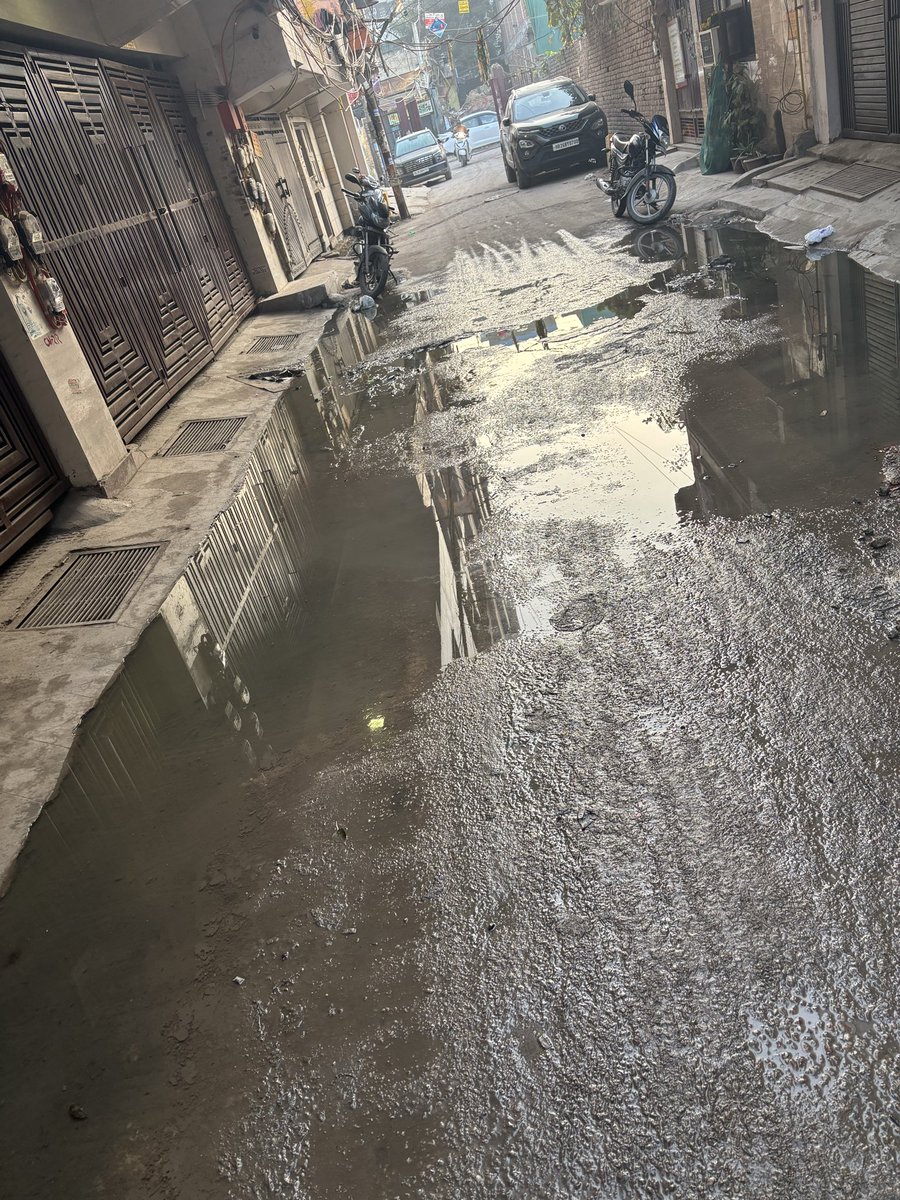rahuldesirable's tweet photo. Complained to DJB multiple times they made it WORSE! Called local MLA, CM Office ZERO action! Shame on this incompetent bureaucracy! Fix it NOW!
@DelhiJalBoard @CMODelhi @LtGovDelhi https://t.co/sSnFtkFGI6