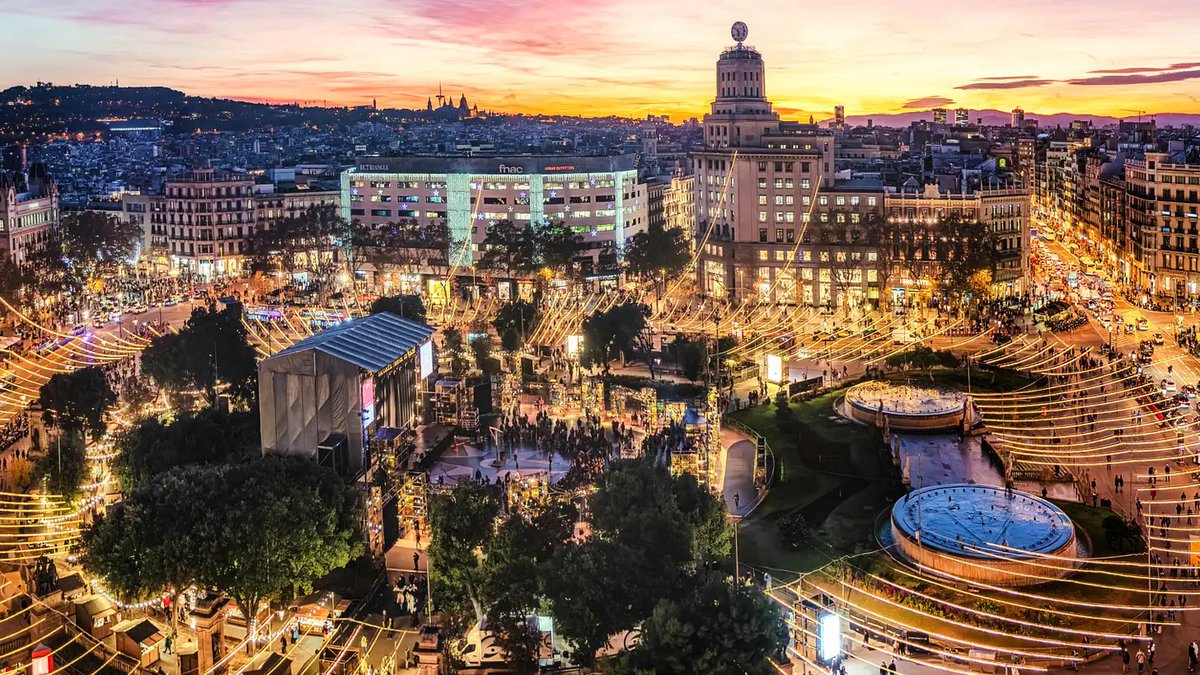 pnemirovski's tweet photo. Merry Christmas and a radiant, joyful New Year 2026 from stunning Barcelona. To all my wonderful students from every corner of the world, my dear friends, and my beautiful family— thank you for the love, inspiration, and shared moments that make life so rich and meaningful. https://t.co/UPlmityg1e