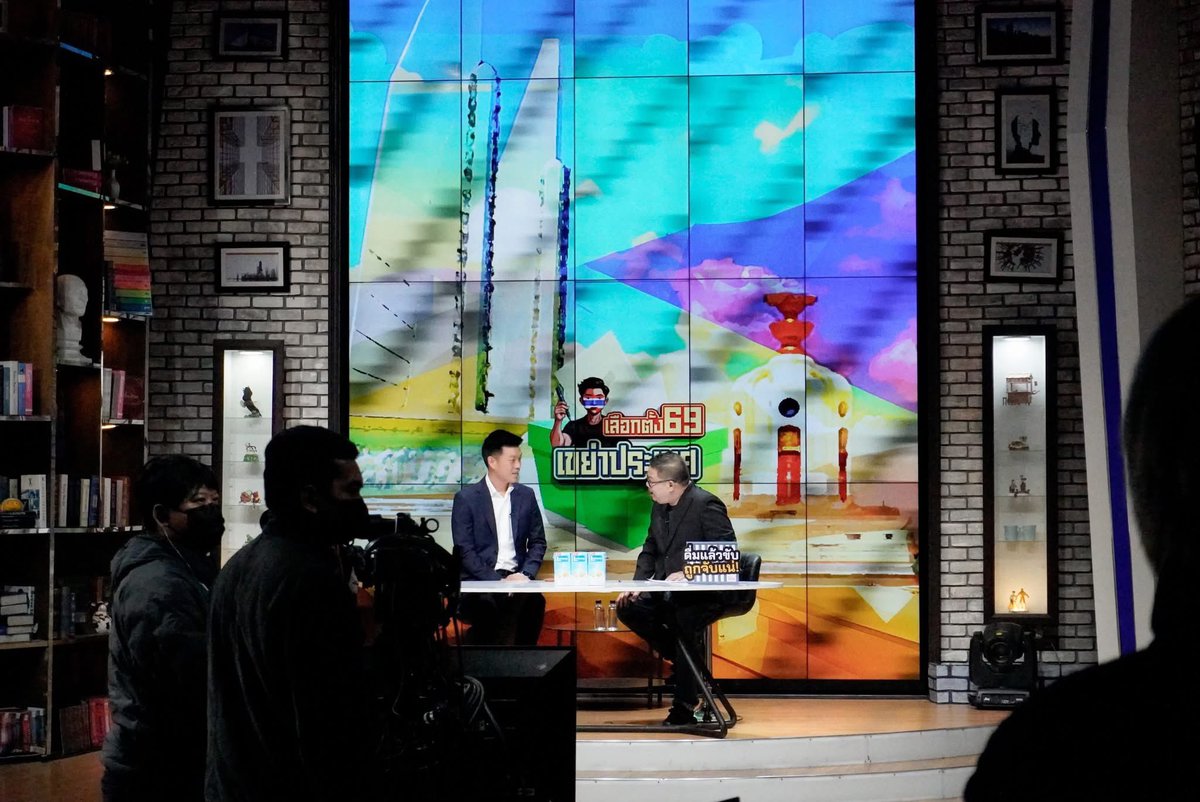 teng_pple's tweet image. ทำไมผม และพรรคประชาชนจึงย้ำว่า การเลือกตั้งครั้งนี้ “สำคัญอย่างยิ่ง”
.
เพราะนี่คือการเลือกตั้งในรอบ 15 ปี
ที่เสียงของประชาชนจะดังที่สุดอย่างแท้จริง 
ไม่มีเสียงจาก ส.ว. อีกต่อไป
เสียงของผู้มีสิทธิเลือกตั้งทุกคน
จะเป็นผู้กำหนดทิศทาง และอนาคตของประเทศไทย
.…