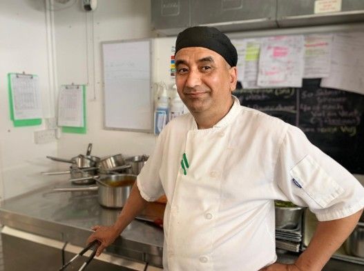 ClarendonHotel1's tweet image. Meet Manohar. Calm, focused, and a vital part of our kitchen team.

Every dish at The Clarendon is made with care - and Manohar helps make it all happen.

📍 The Clarendon, Blackheath – book here: buff.ly/PyOW3KN 

#ClarendonHotel #KitchenTeam #BlackheathFood #HotelDining
