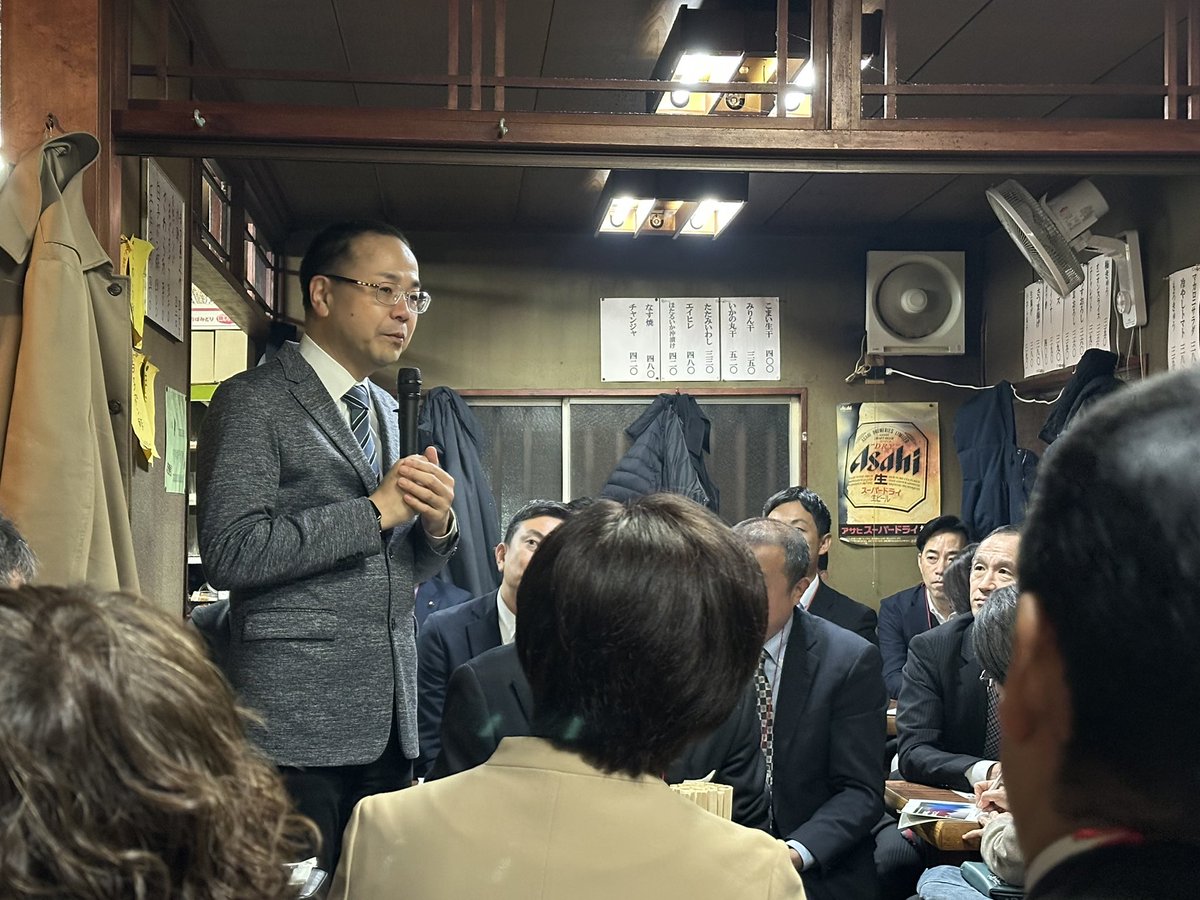 ayu_yanagida's tweet photo. 昨日、秋から準備をしていた、ベーシックサービス推進地方議員連盟のキックオフミーティングが行われました。

大沢純一立川市議(公明党)、あくつ広王品川区議(公明党)、原田りょうま世田谷区議(立憲民主党)と4名で、井手英策先生が提唱する「弱者を助ける」から「弱者を生まない」ために、 https://t.co/eYFymGi2I8