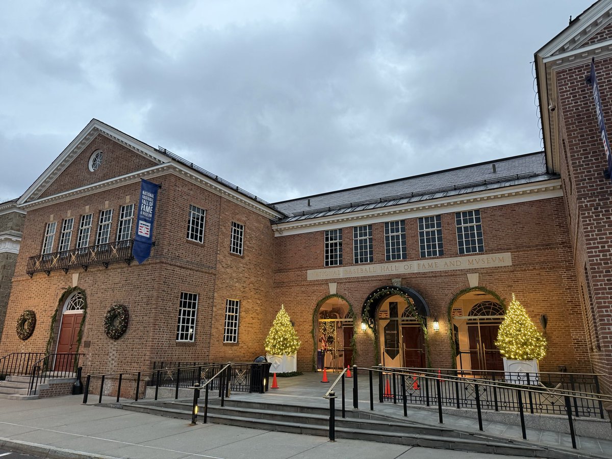 HOFprez's tweet image. Last walk into the office in ‘25. What an amazing place to work with so many people who care deeply for what we do. 

Grateful to the more than 150 colleagues who make this institution so special. 🙏🏼