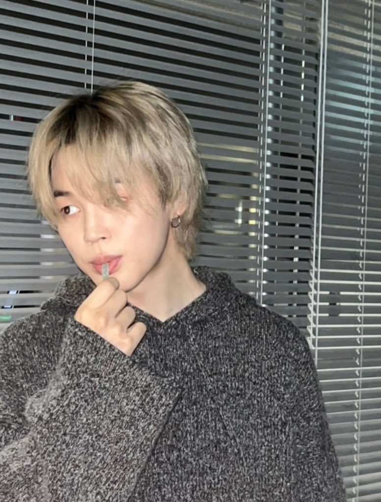 joon_lovebot's tweet image. jimin blonde ig baddie era but at what cost