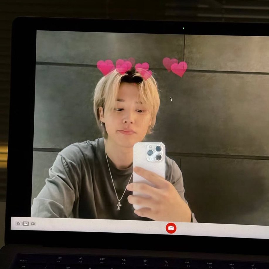 joon_lovebot's tweet image. jimin blonde ig baddie era but at what cost