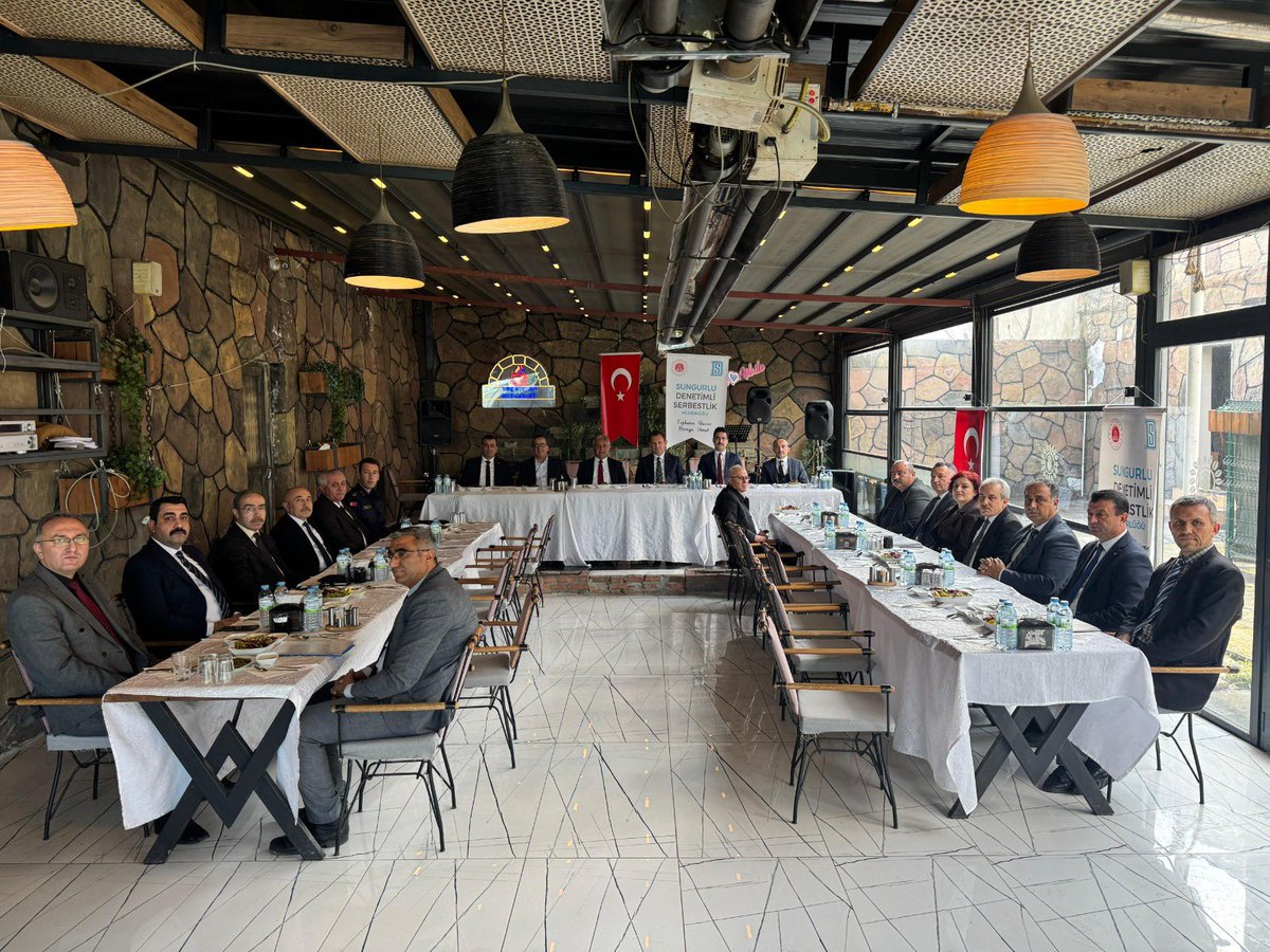 KORUMA KURULUNUN ARALIK AYI TOPLANTISI SUNGURLU TİCARET VE SANAYİ ODASINDA YAPILDI
Denetimli Serbestlik Hizmetleri Yönetmeliği gereğince her üç ayda bir yapılması gereken 2025 yılının 4.Koruma Kurulu toplantısı Sungurlu Cumhuriyet Başsavcısı Suat Arslan'ın Başkanlığında; yapıldı.