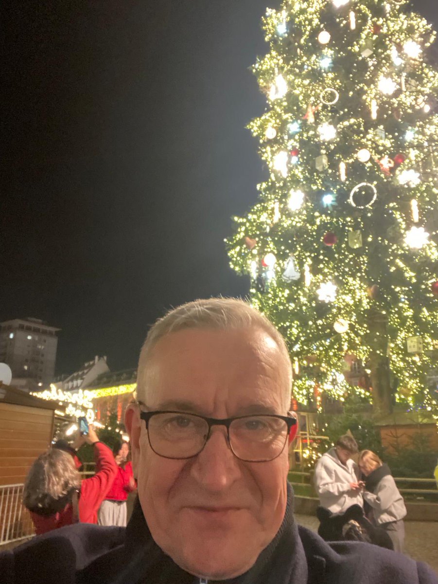 RTyszkiewicz's tweet photo. Wszystkim Rodakom, rozsianym po całym świecie, życzę bliskości. Obyśmy w te Święta Bożego Narodzenia poczuli się bliżej siebie i bliżej Polski. Obyśmy odczuli siłę i radość wielkiej polskiej wspólnoty i naszych małych rodzinnych wspólnot. Wesołych Świąt, Kochani!❤️🇵🇱🎄 https://t.co/enCm14dnVf
