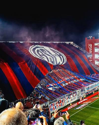 Y a toda esa hinchada 
Que lo sigue a Boedo
Muy feliz Navidad
Muy feliz año nuevo
Muy feliz año nuevo!! 🎶🎶🎶