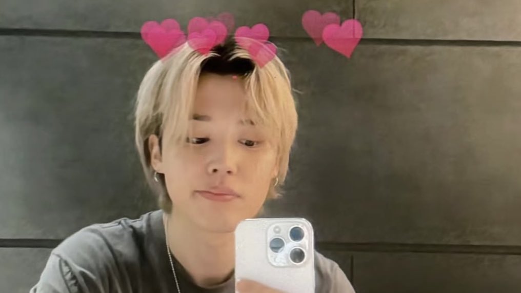 lovvforjk's tweet photo. park jimin the prettiest blond ever 💘 https://t.co/VMKLrv3K4i