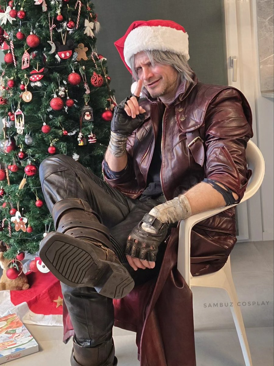 SambuzCosplay's tweet image. Happy Holidays 🥳
And to wish you a Merry Christmas🎅🏻, 
there will be a Surprise waiting 
for you tomorrow 🎁 ...

#Dante #Devilmaycry #Leon #residentevil #merrychristmas