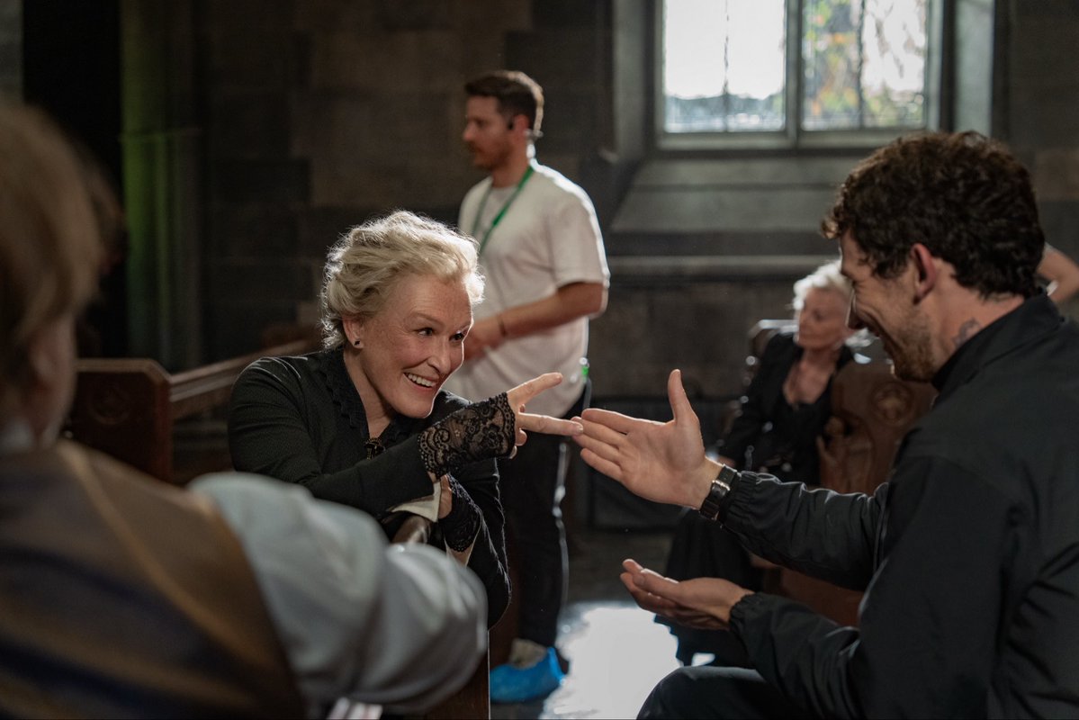 KnivesOut's tweet image. Rock, paper, scissors, SHOOT.