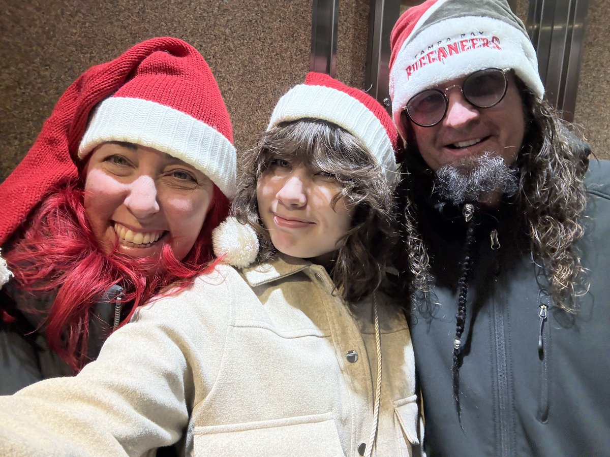 Merry Christmas and a Happy New Year #DWaRfNation #WeAreTheMillars #Marshmallow <a href="/StraceyMillar/">Stracey Millar</a> #CoopDog #merrychristmas2025 To All 🎅🎄