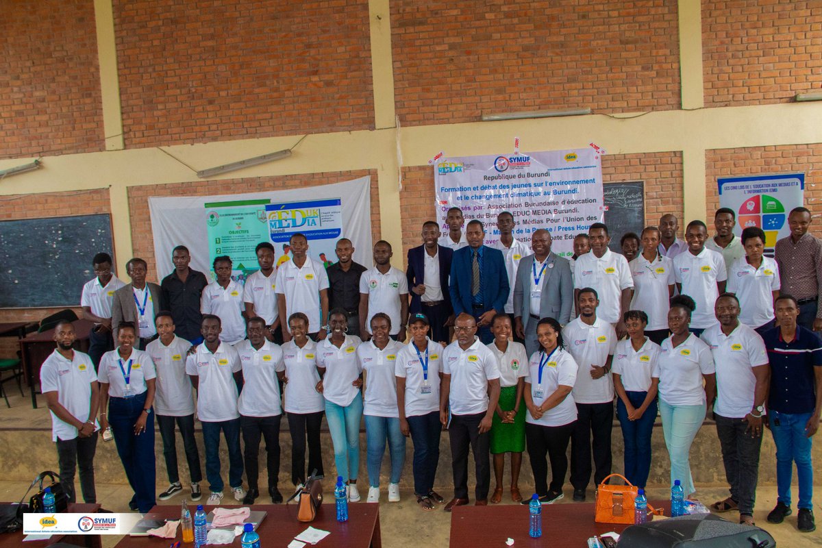 EnvironmentUb's tweet image. Jeunesse&amp;amp;action climatique à l’UB.

@EnvironmentUb a participé à la formatio-débat sur l’environnement et le chngmnt climatique le 20–21/12, organisés par #EDUC_MEDIAS_Burundi avec l’appui de #SYMUF &amp;amp; #IDEA.

Former, débattre, agir !
#JeunesseEngagée #Environnement #UB #Burundi