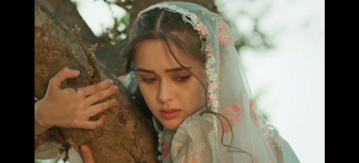 WithhLoveAnnie's tweet photo. I will Catch you when you Fall
And If I ever Fail to, I will Fall with you.

Mahid's concern and fear for Seher the moment she slipped made my heart skip a beat. 

Poor boy got a real scare thinking he will lose Seher like he lost his Mother

#SeherHoneKoHai #MaHer https://t.co/9rTZVGM5eA