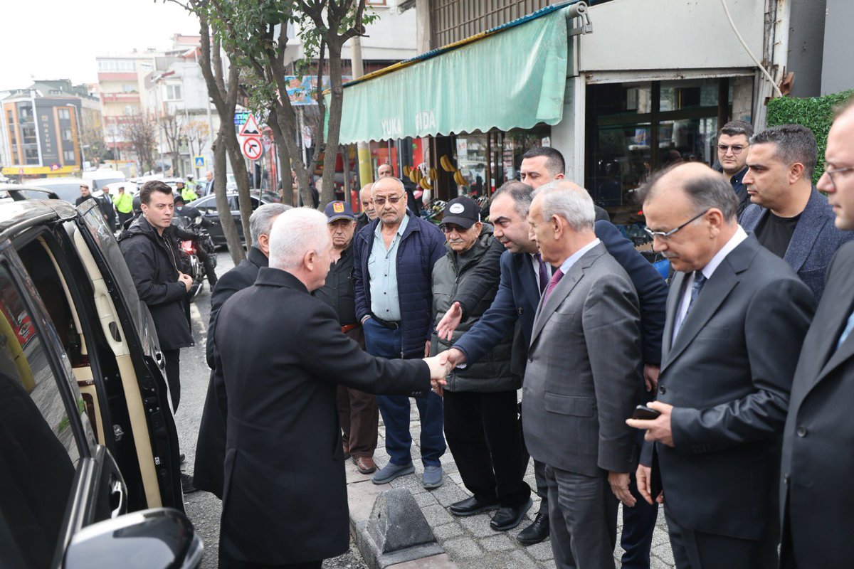 Tevfikbey Mahallesi Aile Sağlığı Merkezi’nin açılışına İlçe Başkanımız <a href="/rsm_yldrm/">Rasim Yıldırım</a> ve yönetim kurulu üyelerimizle birlikte; Valimiz Davut Gül, Kaymakamımız Mustafa Anteplioğlu ve Belediye Başkanımız Kemal Çebi’nin katılımıyla yer aldık. Merkezimiz mahallemize hayırlı olsun.