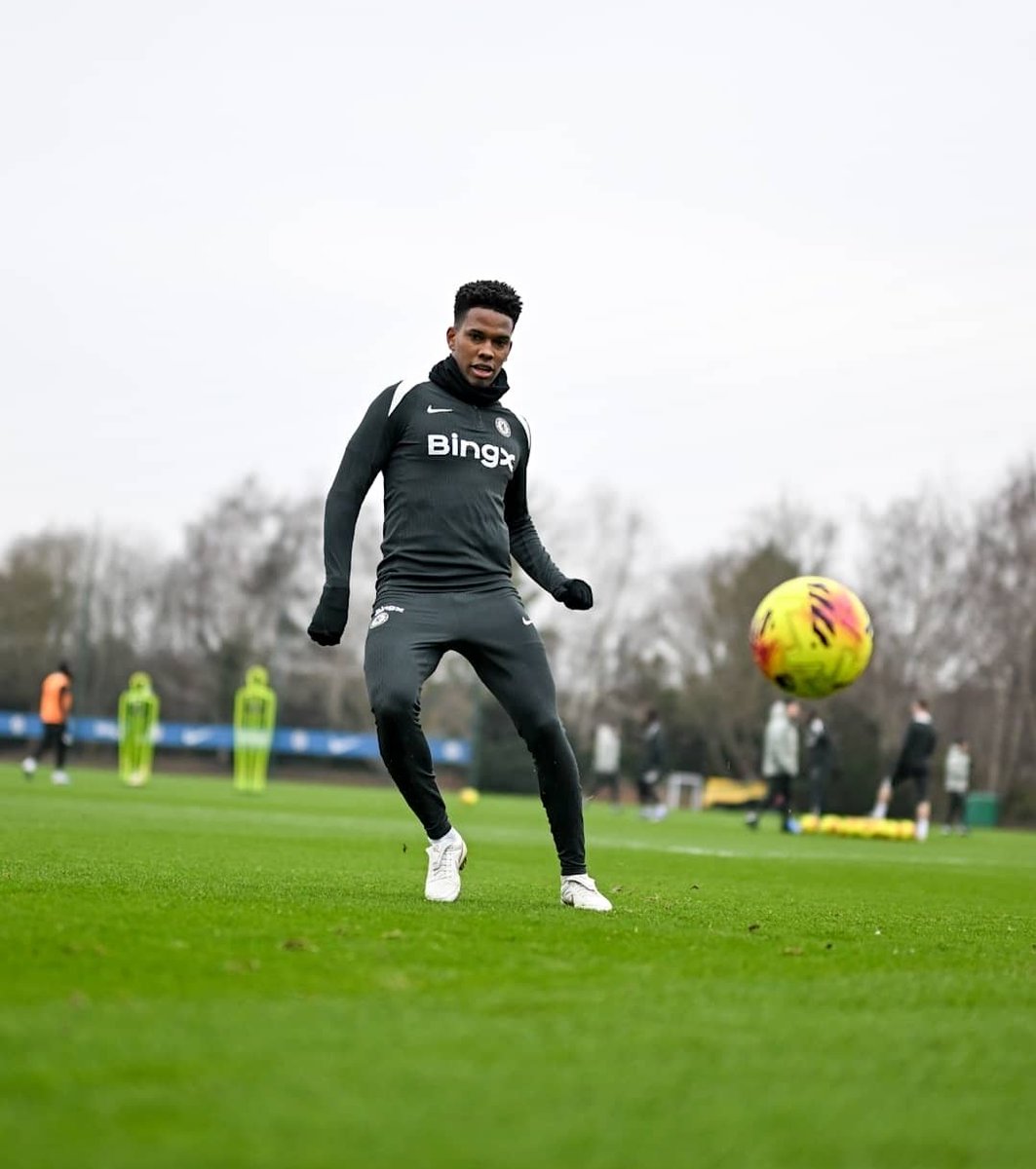 Blue_Footy's tweet image. Estevão in training today.