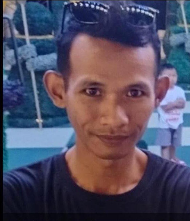selamat sore min, mau minta tolong boleh. Ini soal berita orang hilang, semoga lewat Merapi Uncover bisa memberikan titik terang soal keberadaan tetangga saya itu.

Jadi dia namanya Sugiyanto alias atok, dia kerja di Kids Fun jalan wonosari. Ciri fisik nya dia berbadan kurus