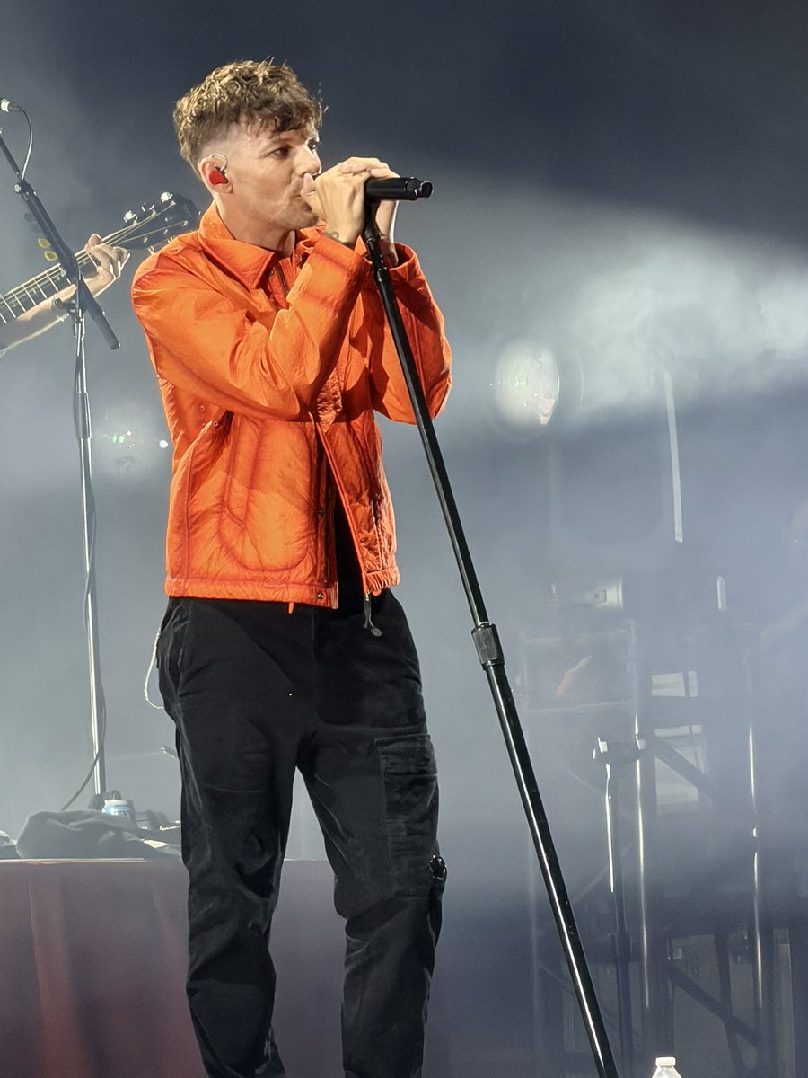 tomlinson19913's tweet photo. Happy 34th birthday to the amazing and talented @Louis_Tomlinson
#HappyBirthdayLouis #LookHowWeGotHere #StreamPalaces #StreamLemonade
#loucember 📸 by me https://t.co/doidl6OoIg